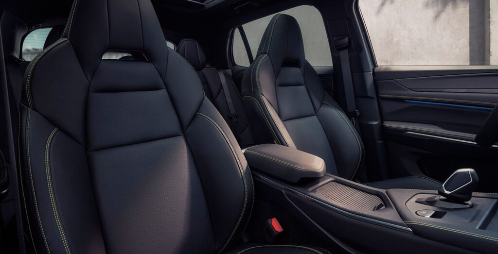 Lynk-Co-01-More-1.5-PHEV-interior-trasera