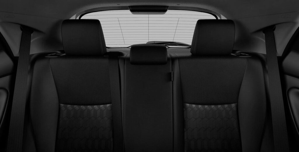 MAZDA-2-Hybrid-Essence-interior-trasera