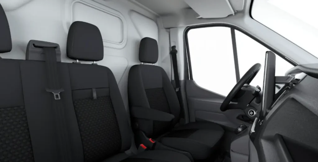 Ford-Transit-Van-350-L3-BEV-Trend-184cv-RWD-interior-trasera.webp