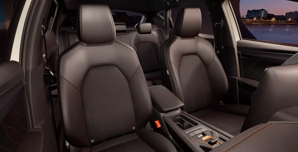 Cupra-Leon-1.5-eTSI-110kW-150CV-DSG-interior-trasera