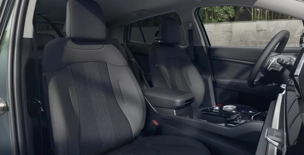 KIA-Sportage-1.6-T-GDI-PHEV-Drive-4x4-interior-delantera