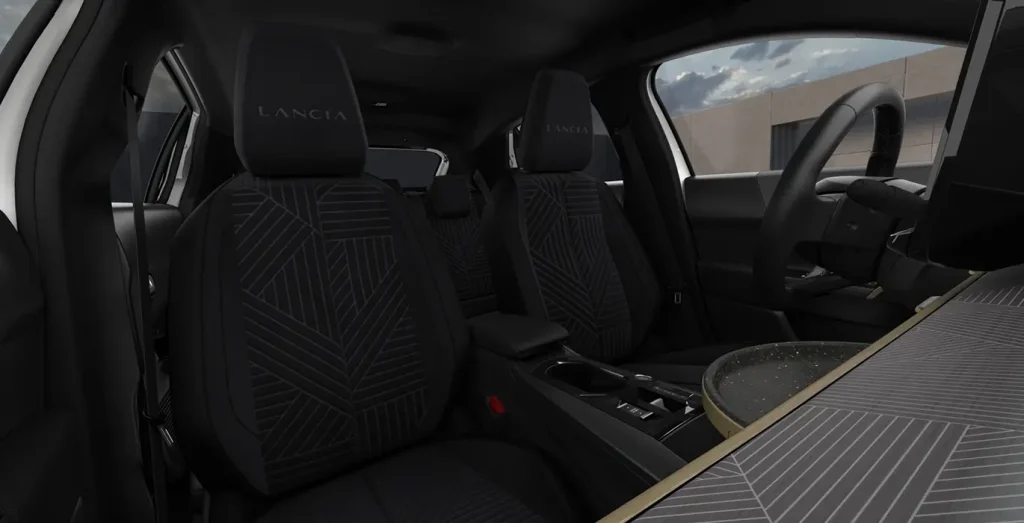 Lancia-Ypsilon-LX-MHEV-Hybrid-73kW-interior-trasera