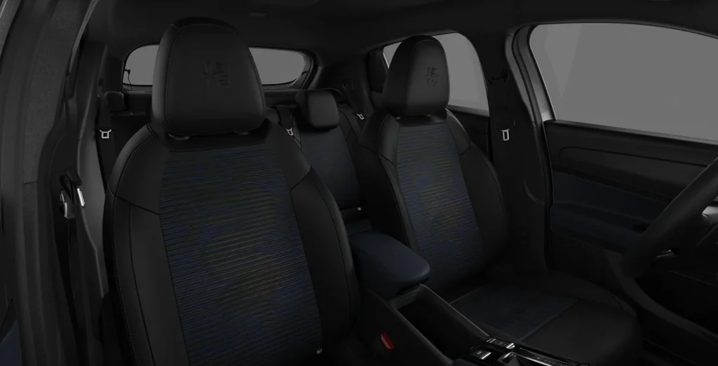 ALFA-ROMEO-Junior-Ibrida-1.2-Core-108kW-eDCT6-interior-trasera.webp