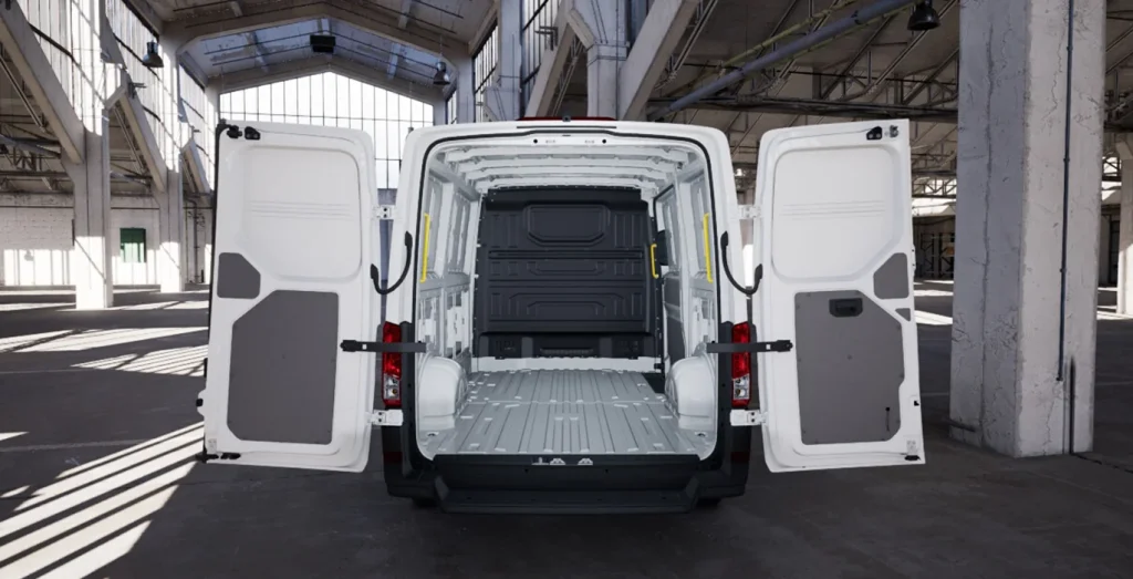 MAN-TGE-Furgon-FWD-SW-8-AT-interior-trasera-II.webp