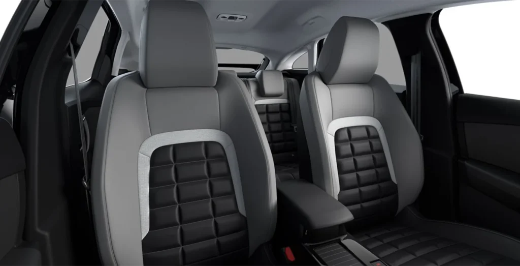 CITROEN-C4-Hybrid-Business-Edition-interior-trasera.webp
