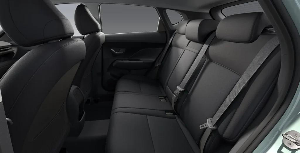 Hyundai-Kona-XLS-1.0T-115CV-interior-trasera.webp