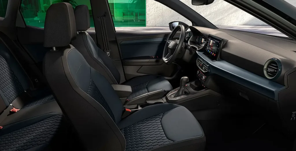 Seat-Arona-1.0-TSI-StSp-Style-Plus-interior-delantera.webp