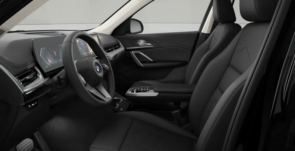 BMW-X1-sDrive20d-xLine-120kW-interior-delantera-II.webp