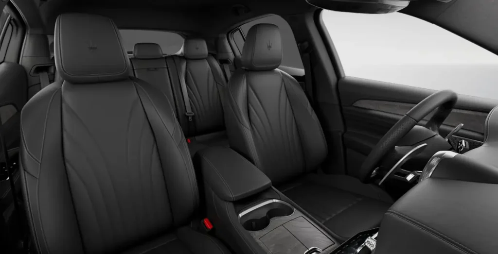 MASERATI-Grecale-L4-MHEV-300CV-AWD-interior-delantera-II.webp