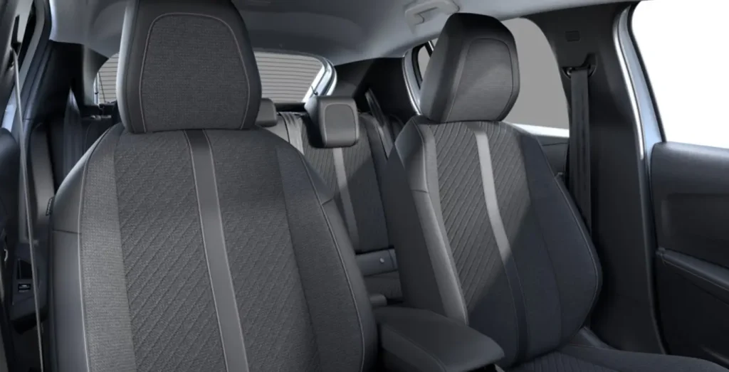 Peugeot-208-5P-Allure-100-SS-6vel.-interior-trasera.webp