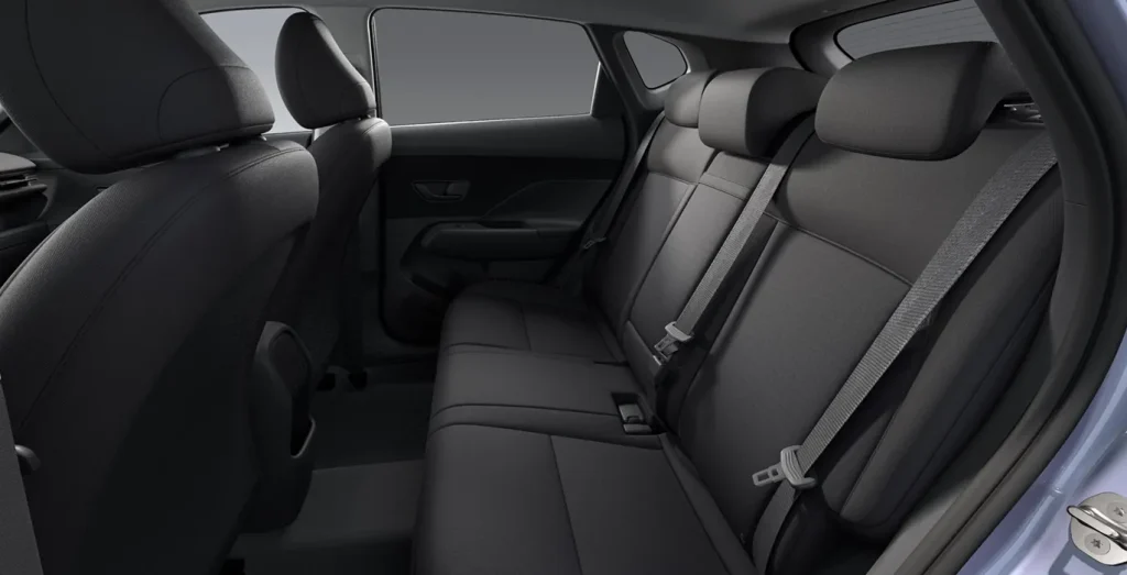 Hyundai-Kona-HEV-1.6GDI-138CV-DT-Maxx-interior-trasera.webp