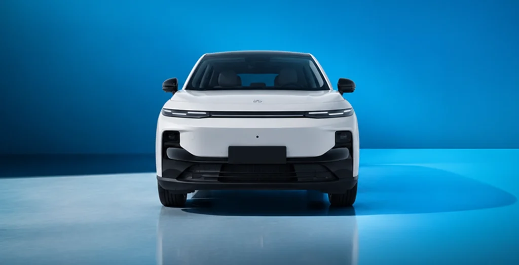 Leapmotor-B10-BEV-56.2kWh-LifePro-AT-delantera.webp