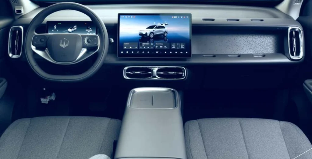 Leapmotor-B10-BEV-56.2kWh-LifePro-AT-interior-delantera.webp