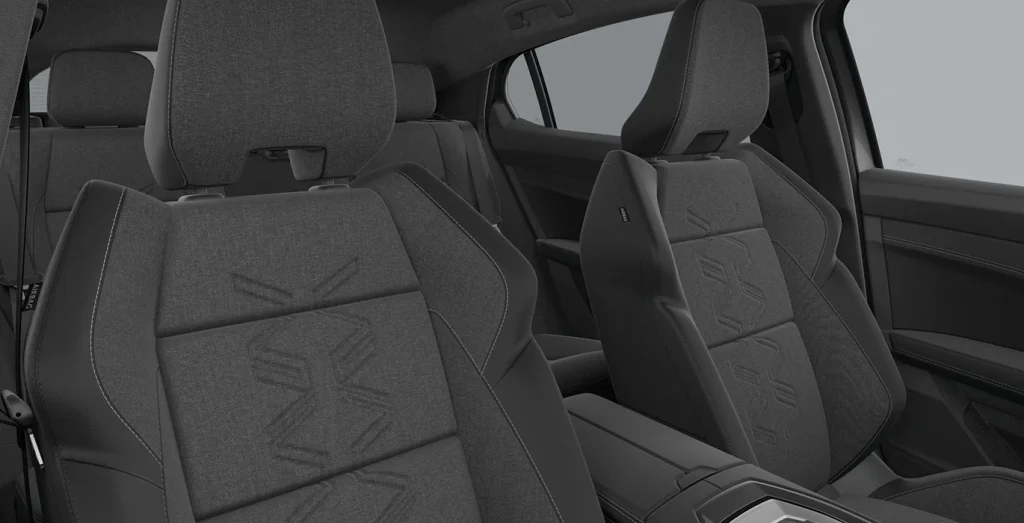 RENAULT-RAFALE-TECHNO-E-TECH-FULL-HYBRID-interior-trasera.webp