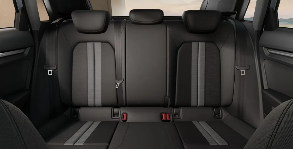 AUDI-A3-Sportback-Advanced-35-TFSI-S-Tronic-interior-trasera.webp