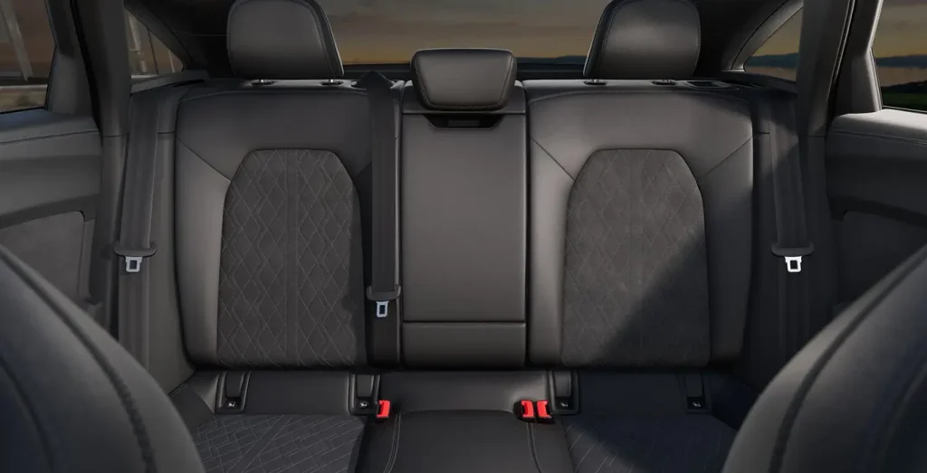 Audi-A5-TDI-150kW-204CV-Black-Line-interior-trasera.webp