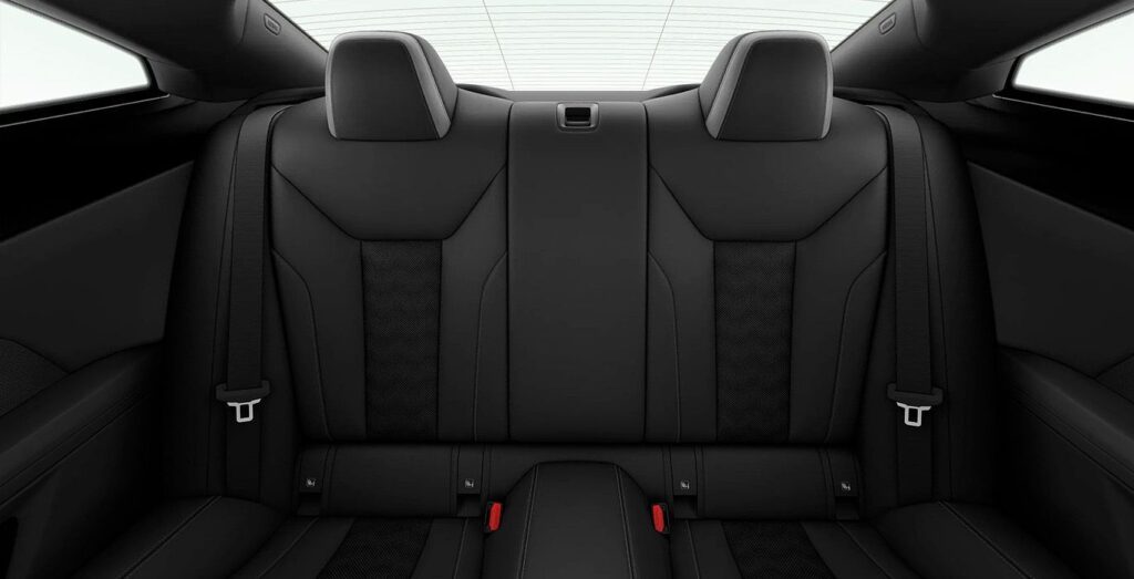 BMW-M4-Competition-Coupe-interior-trasera.jpg