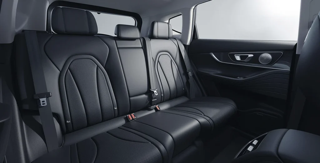 EBRO-s700-1.5-TGDI-PHEV-1DHT-2WD-Luxury-interior-trasera.webp
