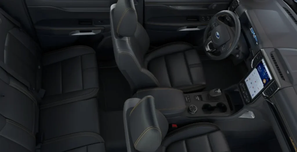 FORD-Ranger-Wildtrack-2.0-EcoBlue-151kW-e-AWD-interior-trasera.webp