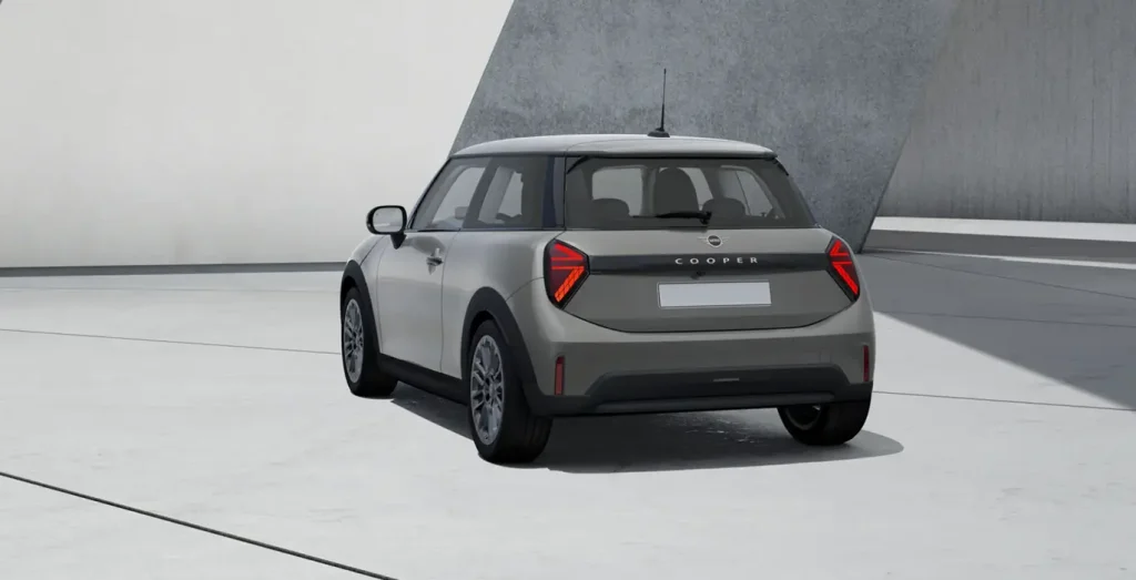MINI-Cooper-C-Essential-trasera.webp