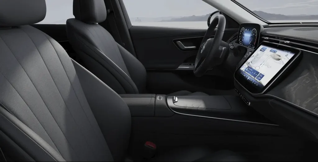 Mercedes-Benz-Clase-E-200-interior-delantera-II.webp
