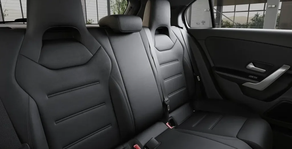 Mercedes-Benz-Clase-A-200d-interior-trasera